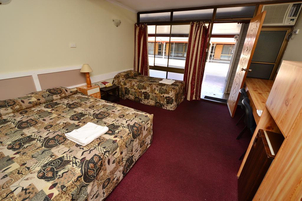 Biloela Centre Motel & Steakhouse Restaurant 객실 사진