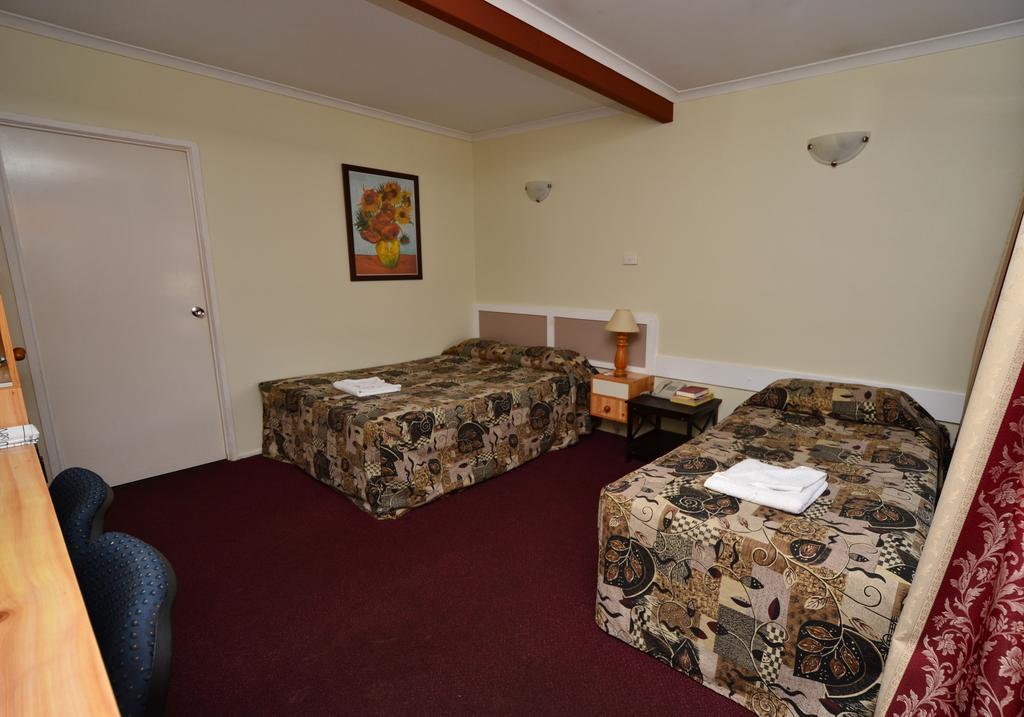 Biloela Centre Motel & Steakhouse Restaurant 객실 사진