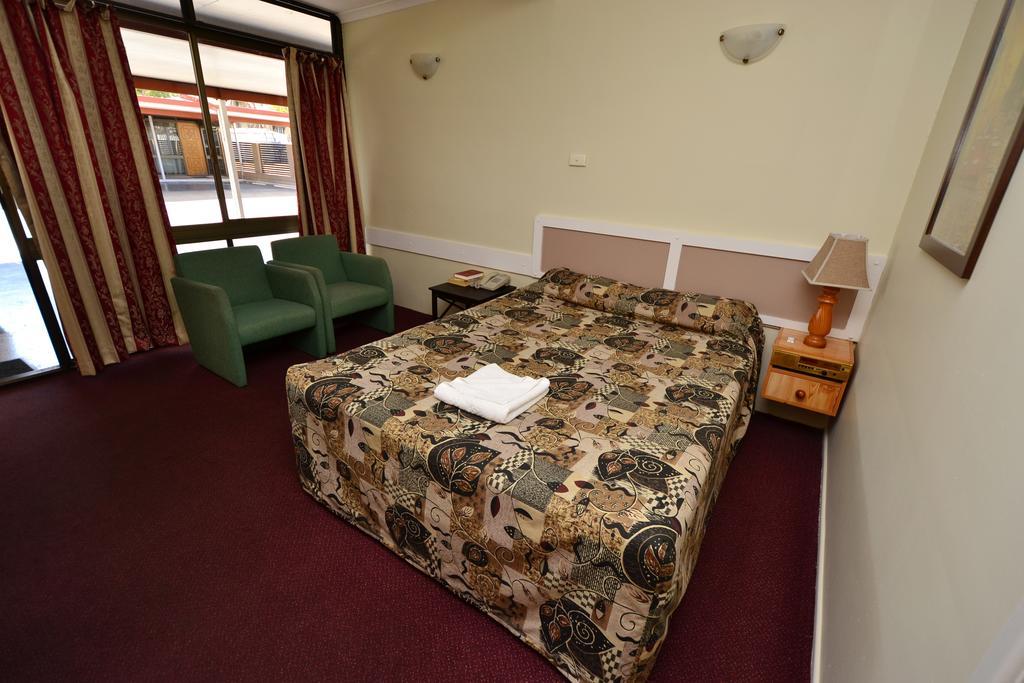 Biloela Centre Motel & Steakhouse Restaurant 객실 사진